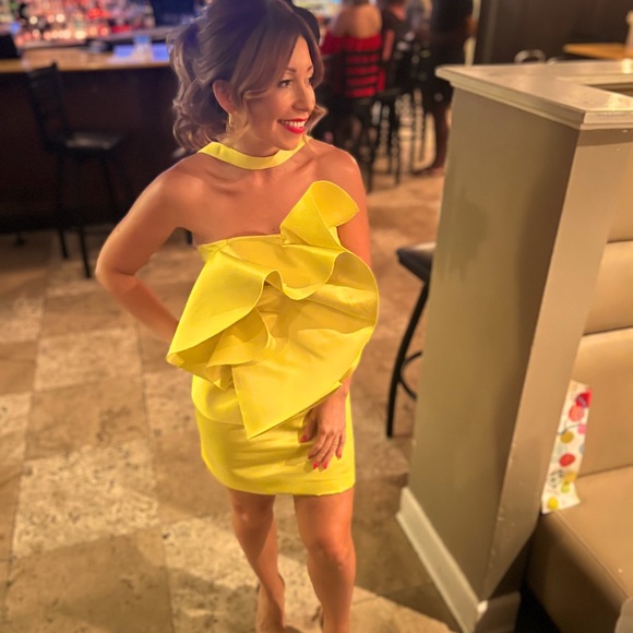 Yellow - Picture 1 of 1